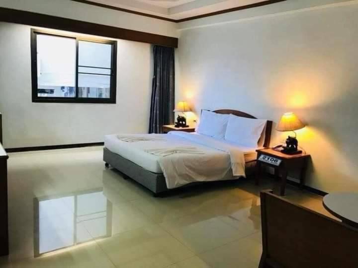 Vatchara Northgate Hotel Nakhon Sawan Εξωτερικό φωτογραφία